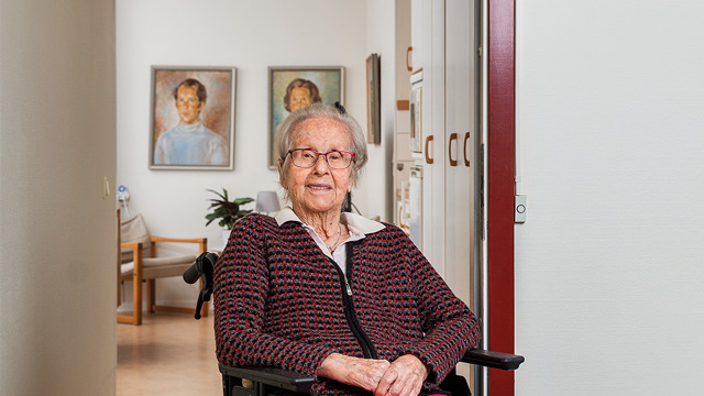 Kvinna i rullstol